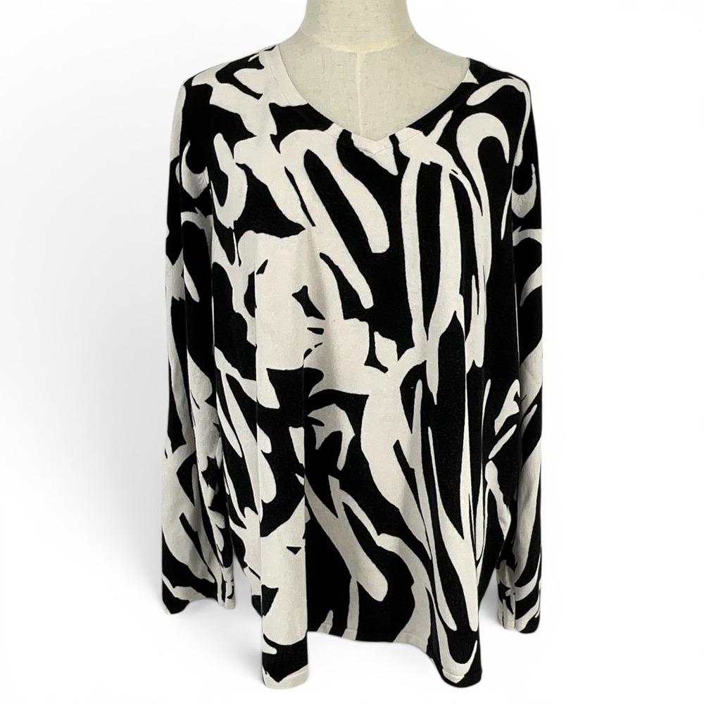 Chicos Black White Abstract Print V-Neck Sweater Size 4 XXL Rayon Blend Knit Top